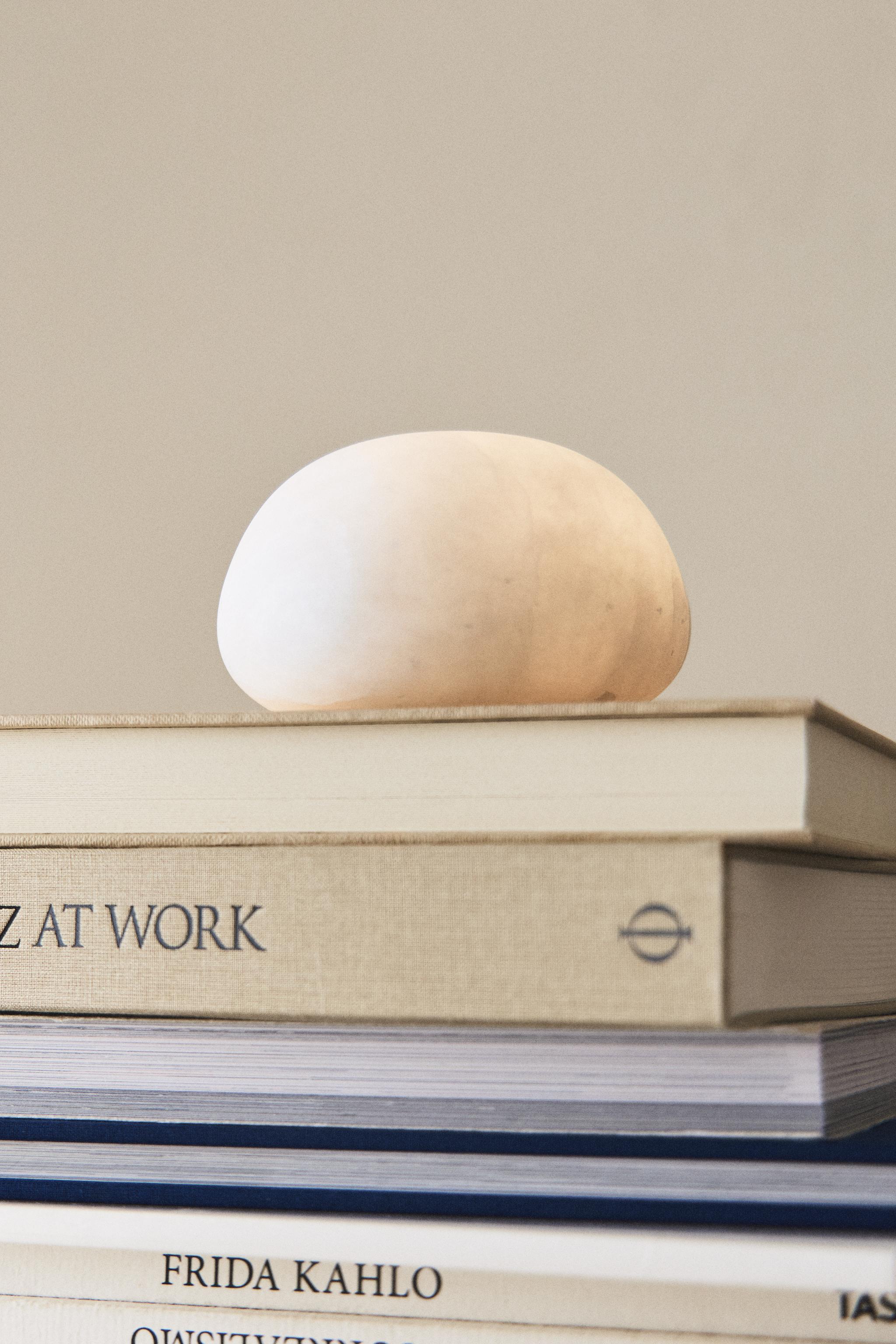 ROUND ALBASTER TABLE LAMP